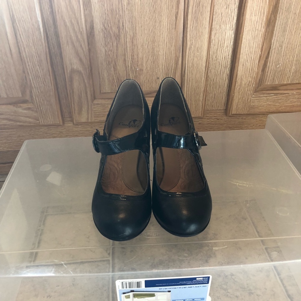 Black Mary Jane heels